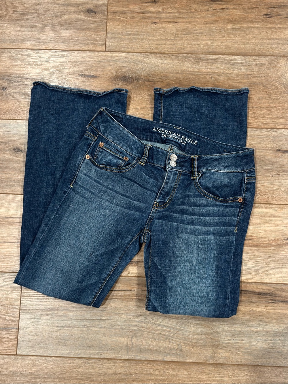 AMERICAN EAGLE 2000s Y2k Low-rise
Artist Flare Jeans | Size 8 Short